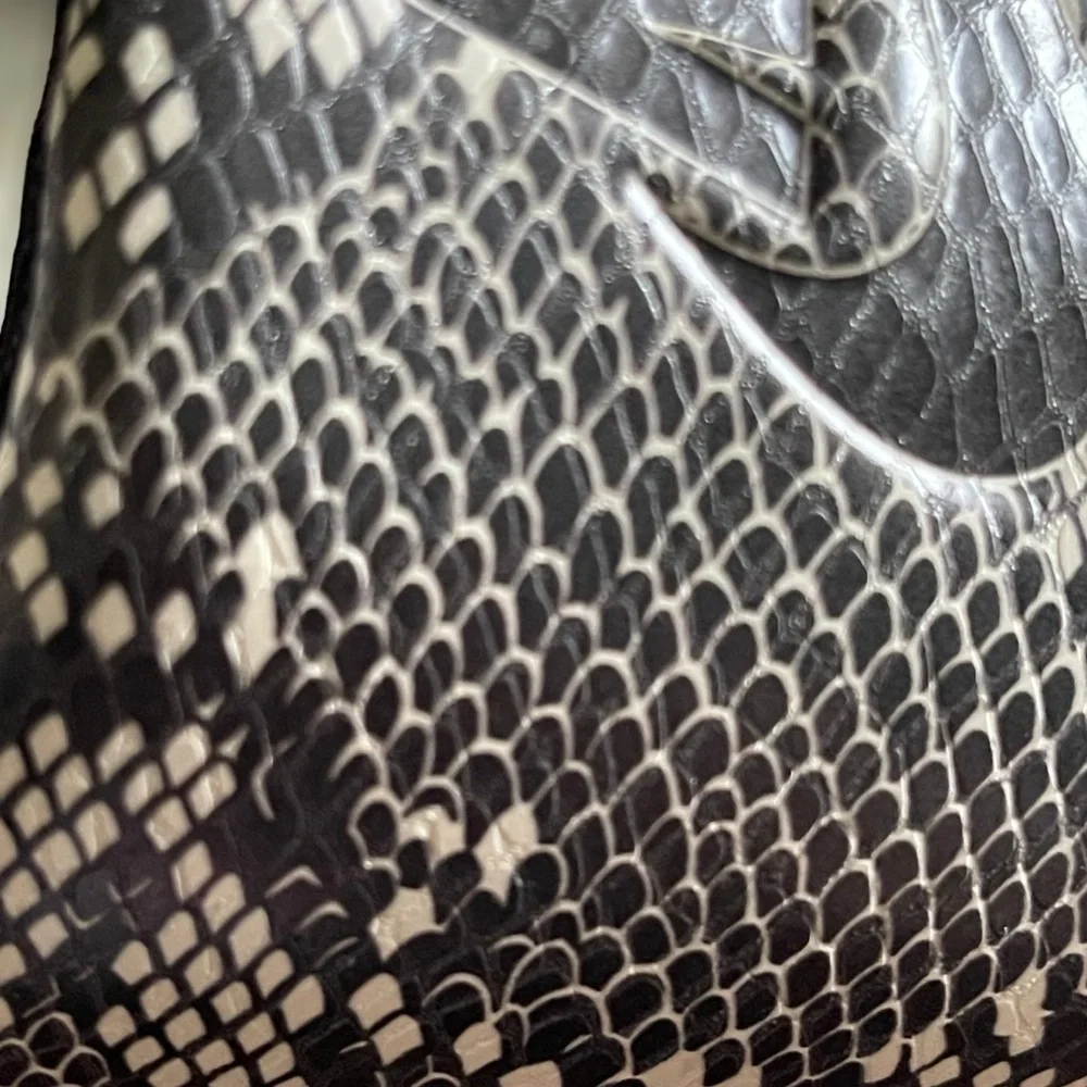 NIKE Animal Print Slides • Size 9 • Women - Picture 7 of 10